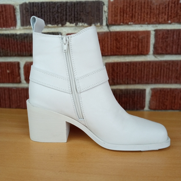 NWT Steve Madden 'Wells' Genuine Leather Square Toe Harness Boots in Bone - Picture 9 of 14